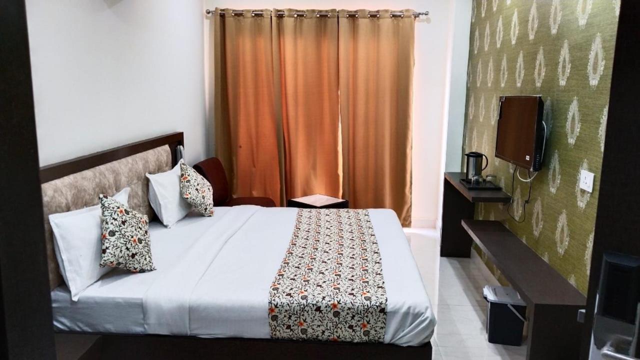 Hotel Bagga Kuteer Haridwar Bagian luar foto